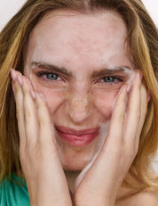 מרקם קצף ניקוי אוורירי לפנים