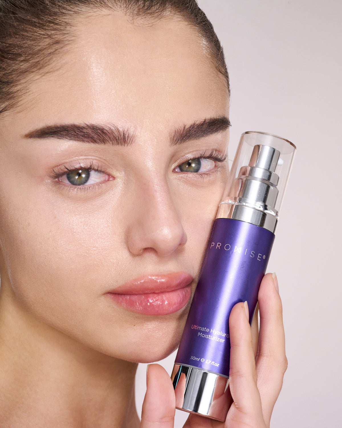 סרום לחות עם חומצה היאלורונית